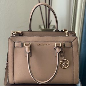 Michael Kors Dillion Med Satchel